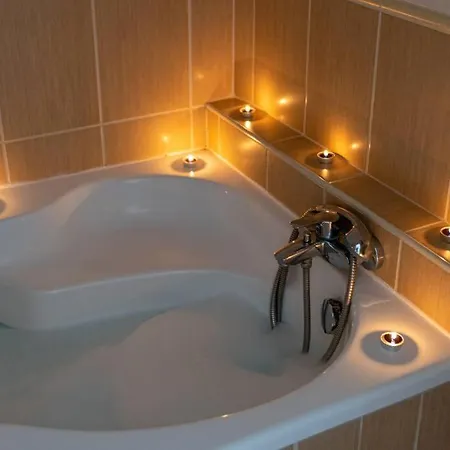 Spacious And Bright Flat Between Airport & Center Apartament Budapeszt